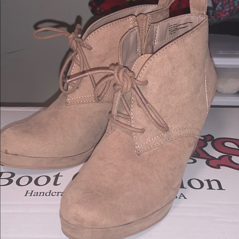 Tan wedges